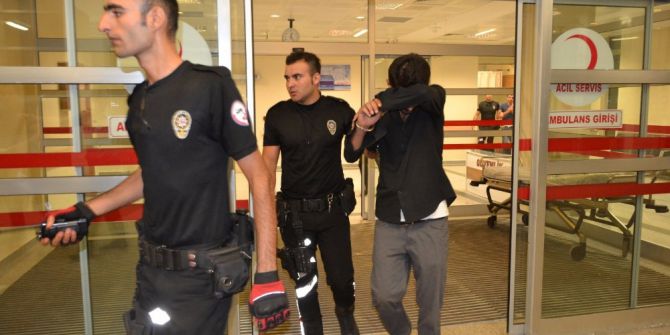 Polisler şüphelendikleri otomobilden uyuşturucu madde ele geçirdi