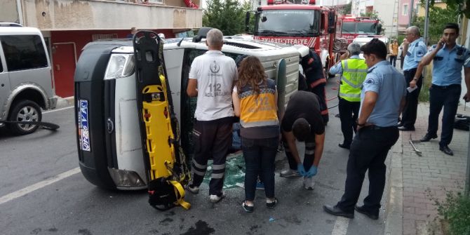 Ataşehir’de polis otosu devrildi, 1 polis yaralandı