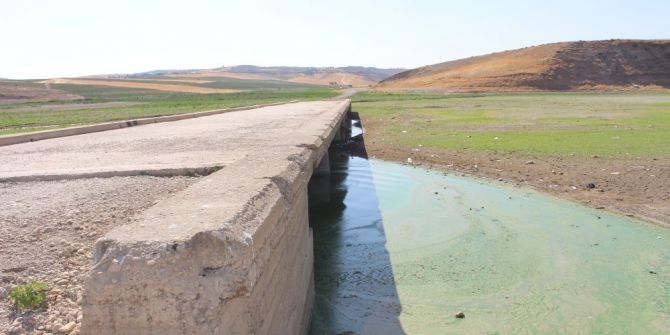 Kuruyan barajdaki eski köprü ortaya çıktı