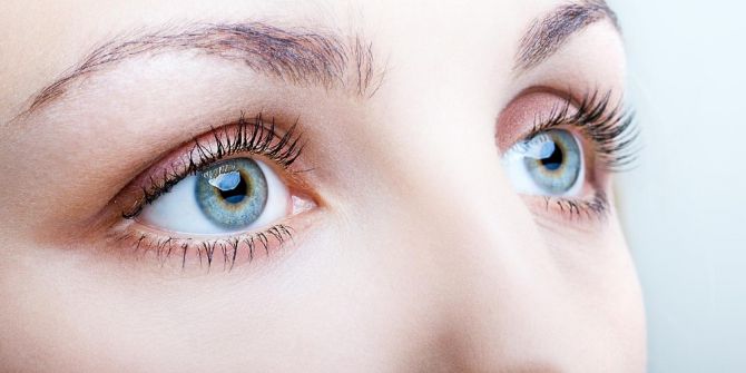 Göz çevresi bakımı ile süreci yavaşlatın