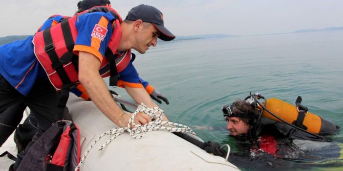 AFAD ekiplerinden gerçeği aratmayan suda mahsur kalma tatbikatı