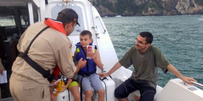 Yüzmek için gittikleri koyda mahsur kaldılar