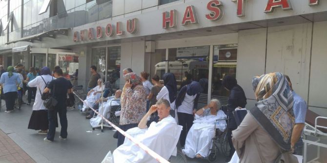 Yangın çıkan hastane boşaltılıyor