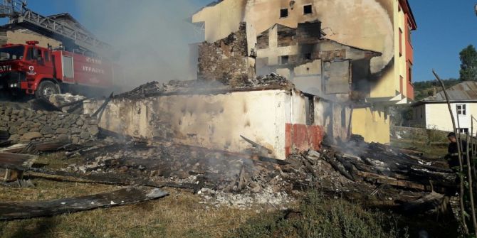 Yangında 20 bin lira kül oldu