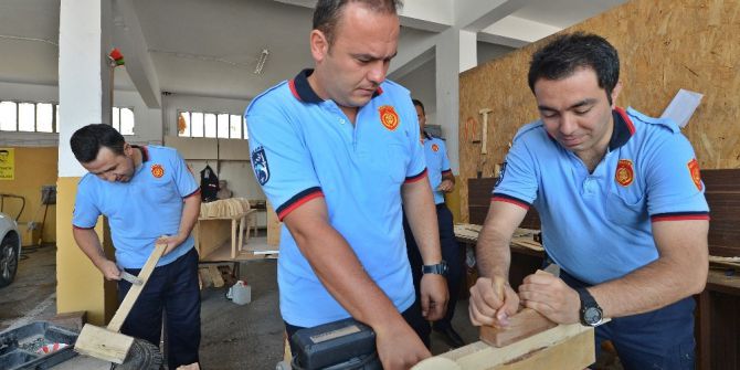 İtfaiyecilerin ahşap oymacılığı