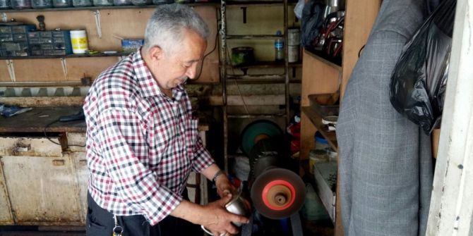 61 yıldır tencere, tava, çaydanlık tamir ediyor