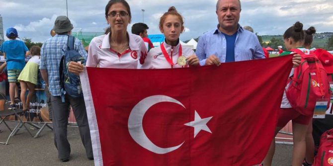 Burhaniye’de altın kız Muhsine’ye görkemli karşılama