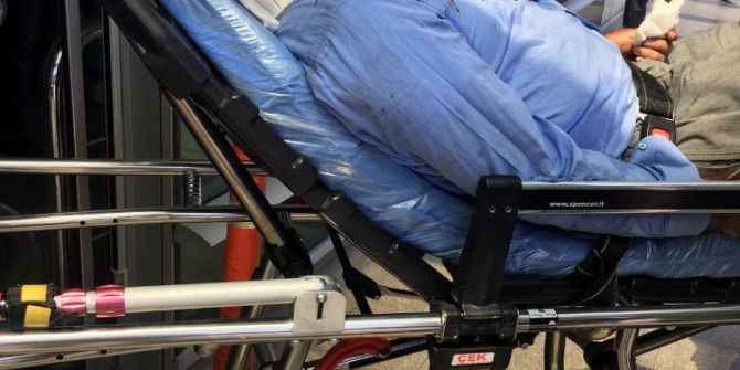 Otobüsten düşen şahıs yaralandı