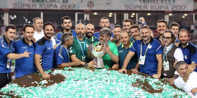 Reşit Akçay, 32 yıllık antrenörlük kariyerini Süper Kupa ile devam ettiriyor