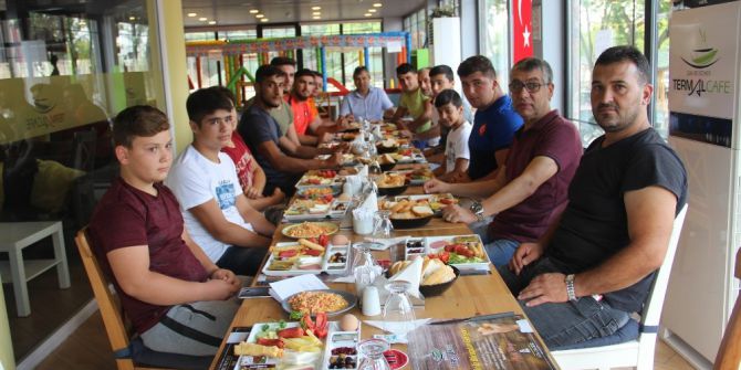Termal Park’tan Çan Belediyesi güreşçilerine kahvaltı