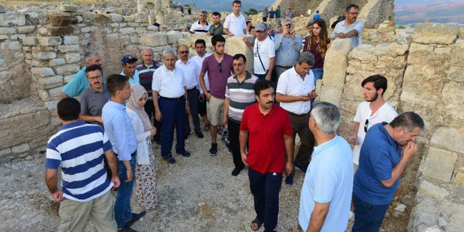 Milli Eğitim Müdürleri antik kenti gezdi