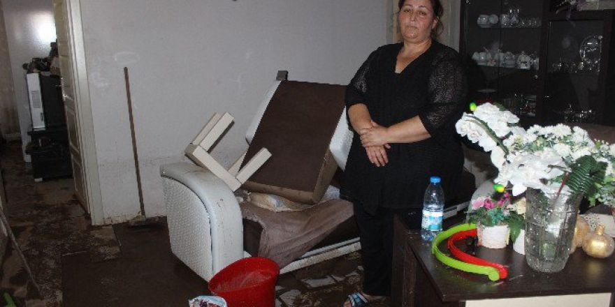 Sel Felaketine Evde Yakalanan 4 Kişi Boğulmaktan Son Anda Kurtuldu