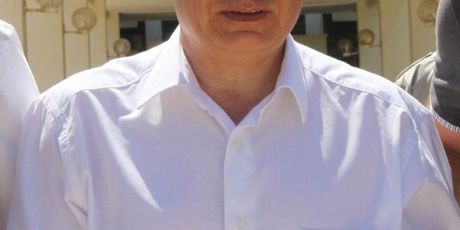 Emekli olan profesörün ardından davul çaldıran eski rektör 5 bin lira tazminat ödeyecek