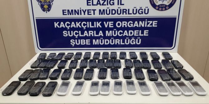 Yol uygulamasında kaçak cep telefonları ele geçirildi