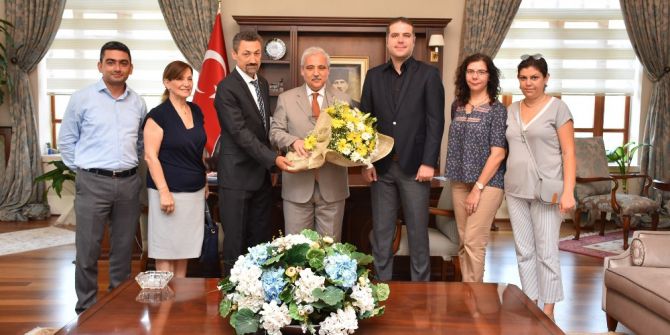 Vali Güvençer konuklarını ağırladı