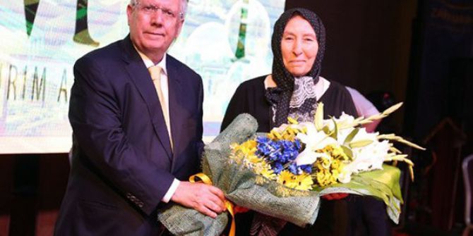 Aziz Yıldırım’dan iş adamı Samut’a ödül