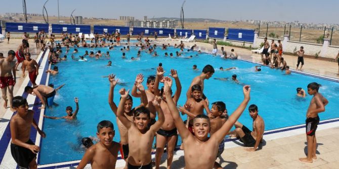 Şanlıurfa’da bin 500 genç belediyenin kurslarında yüzme öğrendi