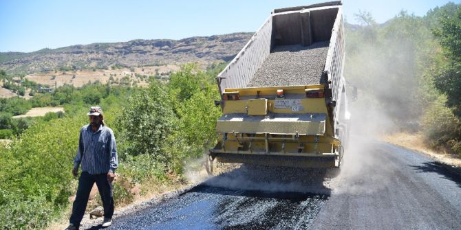 Çermik’in grup mahalle yollarında çalışmalar sürüyor