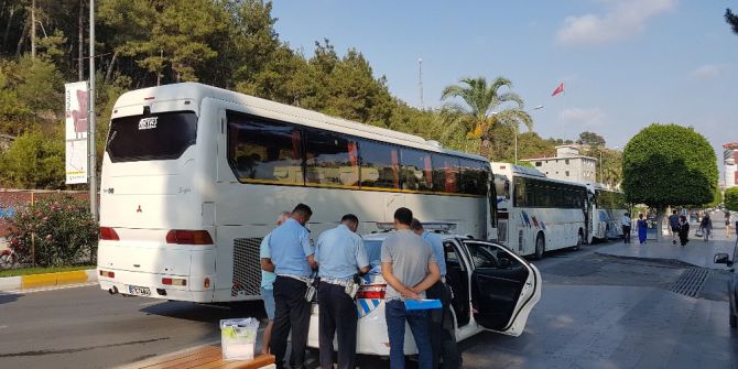 Sahte plaka kullanan 2 servis aracı trafikten men edildi