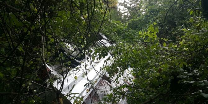 Kastamonu’da kontrolden çıkan kamyon şarampole devrildi