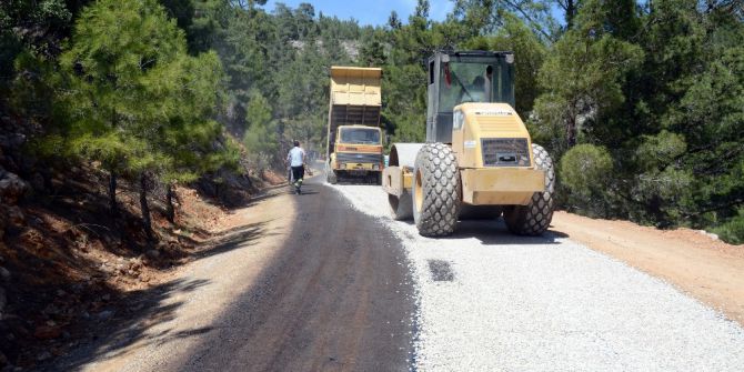 Mersin’de ilçelere 6 ayda 92 bin 433 ton sıcak asfalt döküldü