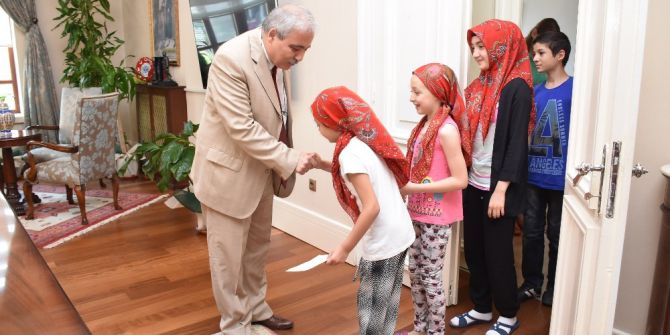 Kur’an kursu öğrencilerinden Vali Güvençer’e davet