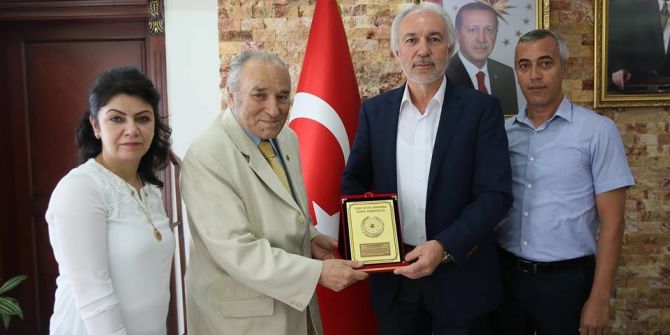 THK’dan Başkan Saraçoğlu’na teşekkür plaketi