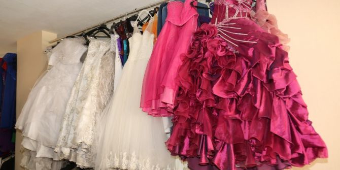 Yeni yuva kuracak çiftlere gelinlik ve nişanlık desteği