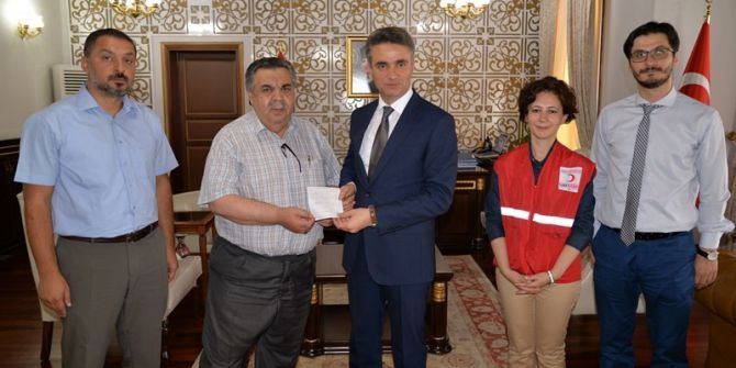 Vali Baruş, kurban bağışında bulundu