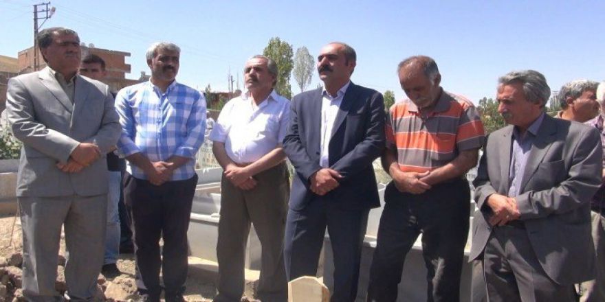 Hdp’li Milletvekili Pkk’lı Cenazesine Katıldı