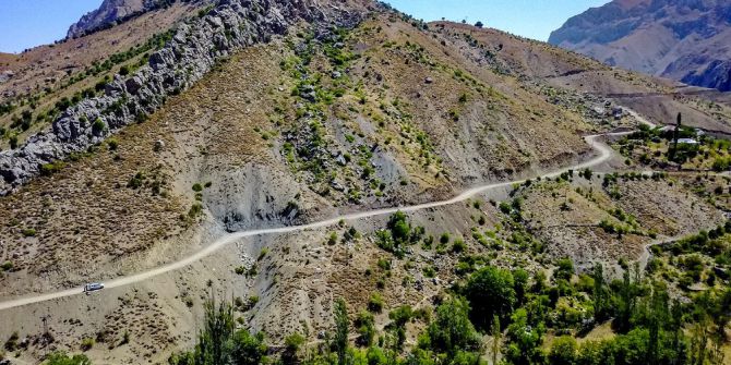 Büyükşehir Belediyesi Pütürge’de yol çalışmalarını sürdürüyor