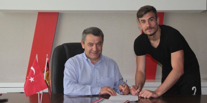 Genç yetenek 5 yıl daha Eskişehirspor’da