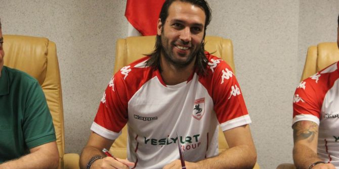 Samsunspor 4 önemli futbolcuyu renklerine bağladı