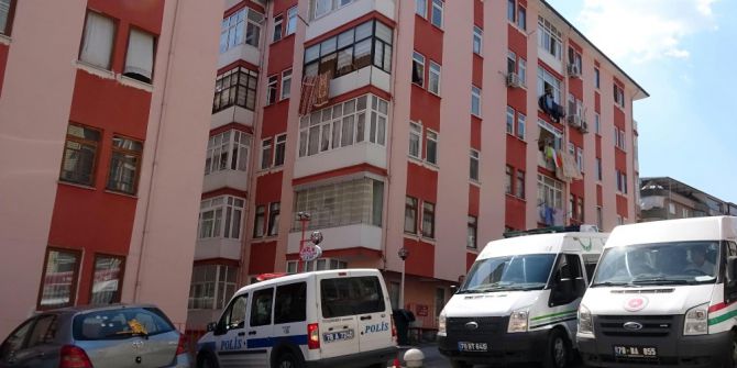 Yalnız yaşadığı evinde ölü olarak bulundu