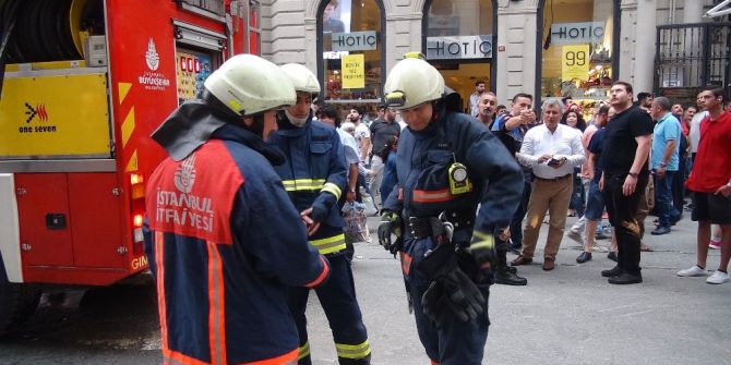 İstiklal Caddesi’nde yangın paniği