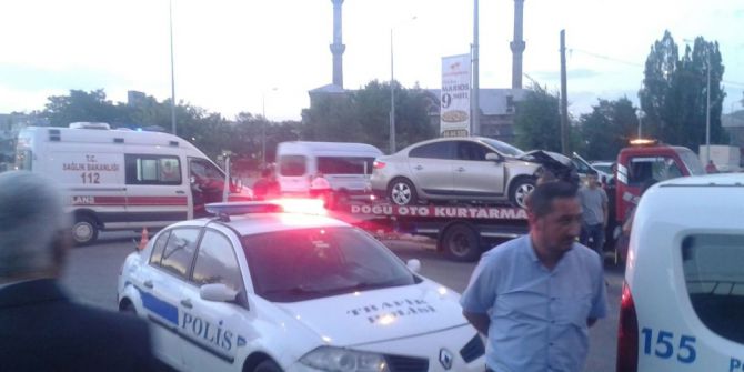 Kars’ta trafik kazası: 15 yaralı