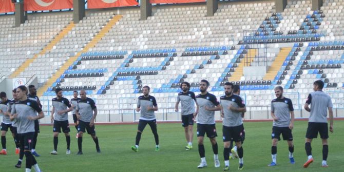 BB. Erzurumspor,  Kazım Karabekir Stadı’nda gece antrenmanı yaptı