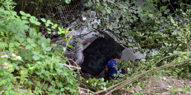 17 kişilik minibüsten 27 yaralı çıktı