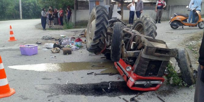 Fındık işçilerini taşıyan traktör devrildi: 2’si ağır, 18 yaralı