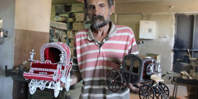 Atık malzemeleri sanata dönüştürüyor