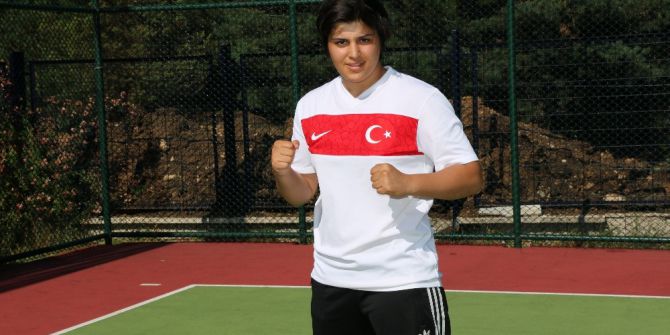 Busenaz Sürmeneli yarı finalde