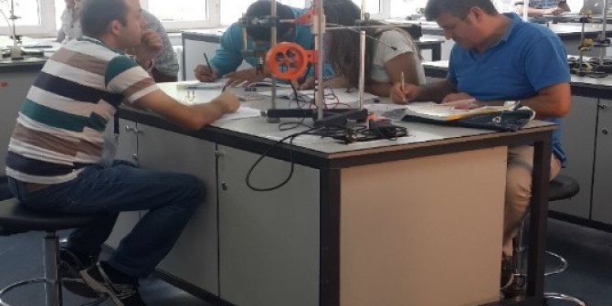 Açıköğretim öğrencileri deneylerle öğreniyor