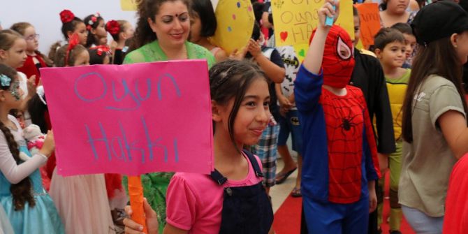 Çocuk hakları eğitimi kıyafet balosuyla taçlandı