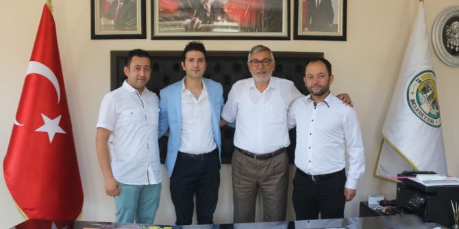 Eskişehirli sanatçı Cenk’den Başkan Kadir Bozkurt’a ziyaret