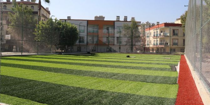 Akdeniz’de 5 mahalleye yeni spor sahası ve park