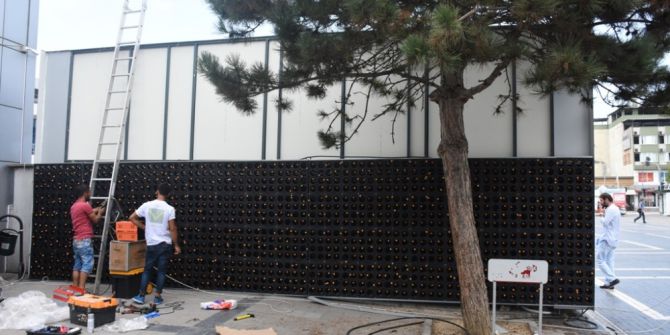Dijital su perdesi’ için dikey bahçe duvarları yapılıyor