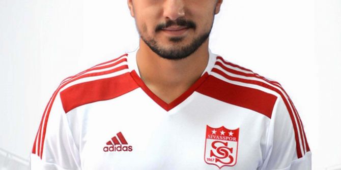 Otobüsün kapısının çarptığı genç futbolcu ağır yaralandı