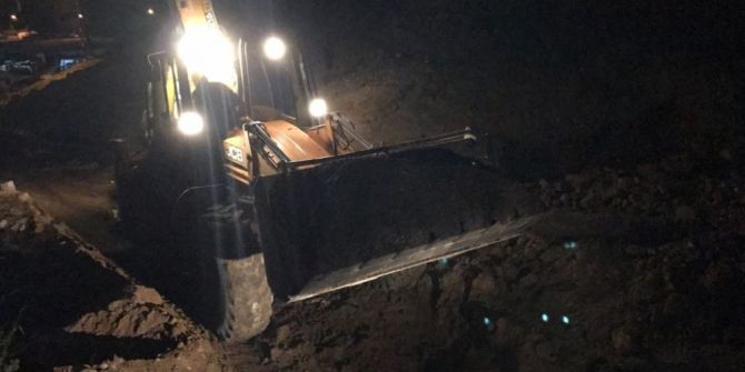 Sarıkamış’ta içme suyu ana şebeke borusu patladı