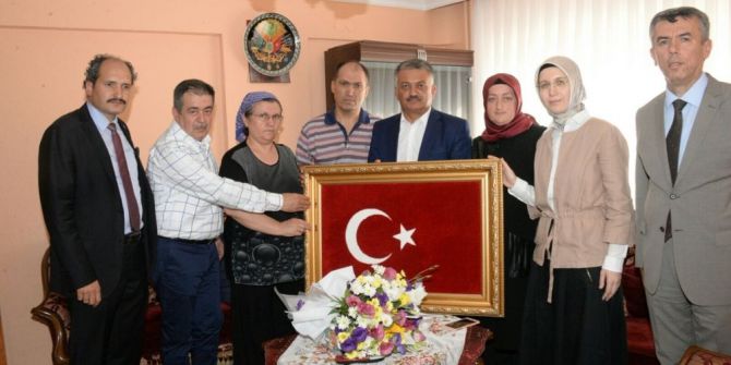 Şehit ailelerini ziyaret ettiler