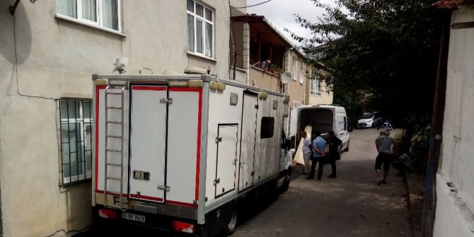 Üsküdar’da cinnetin yaşandığı yerde incelemeler tamamlandı